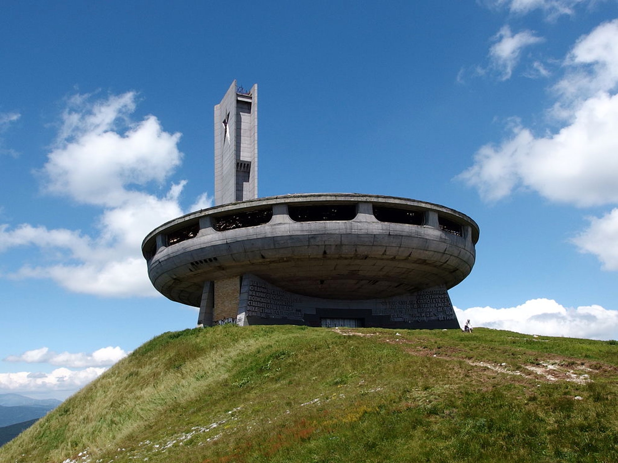 https://www.itinari.com/socialist-architectural-masterpieces-in-bulgaria-buzludzha-monument-0v2s