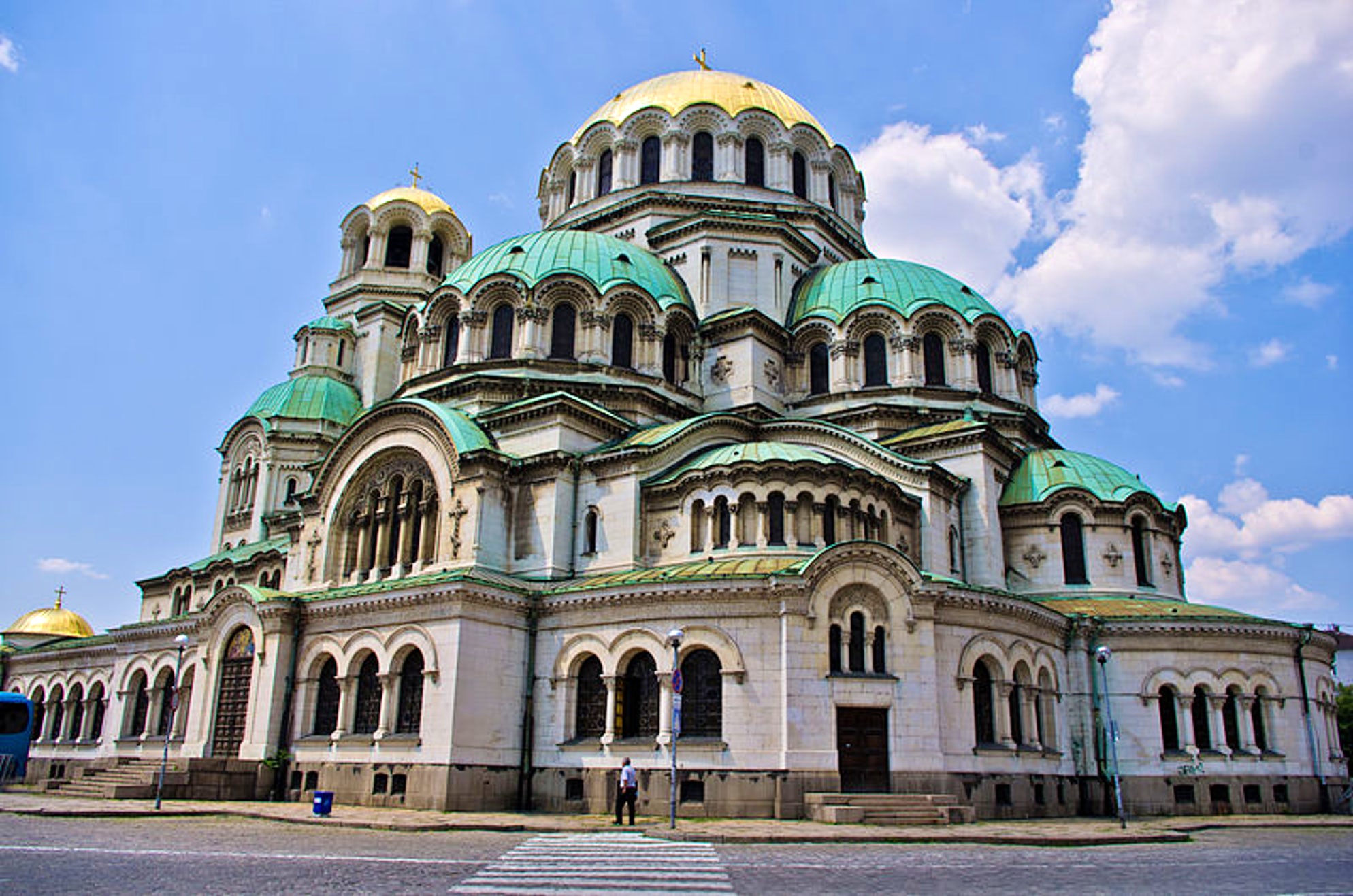 https://img.itinari.com/page/content/original/8a825547-7e71-49da-baac-4b77e1d7b107-800px-alexander_nevsky_cathedral_11.jpg?ch=DPR&dpr=2&w=994&s=da53e02ad92d937a335fc327165c79df