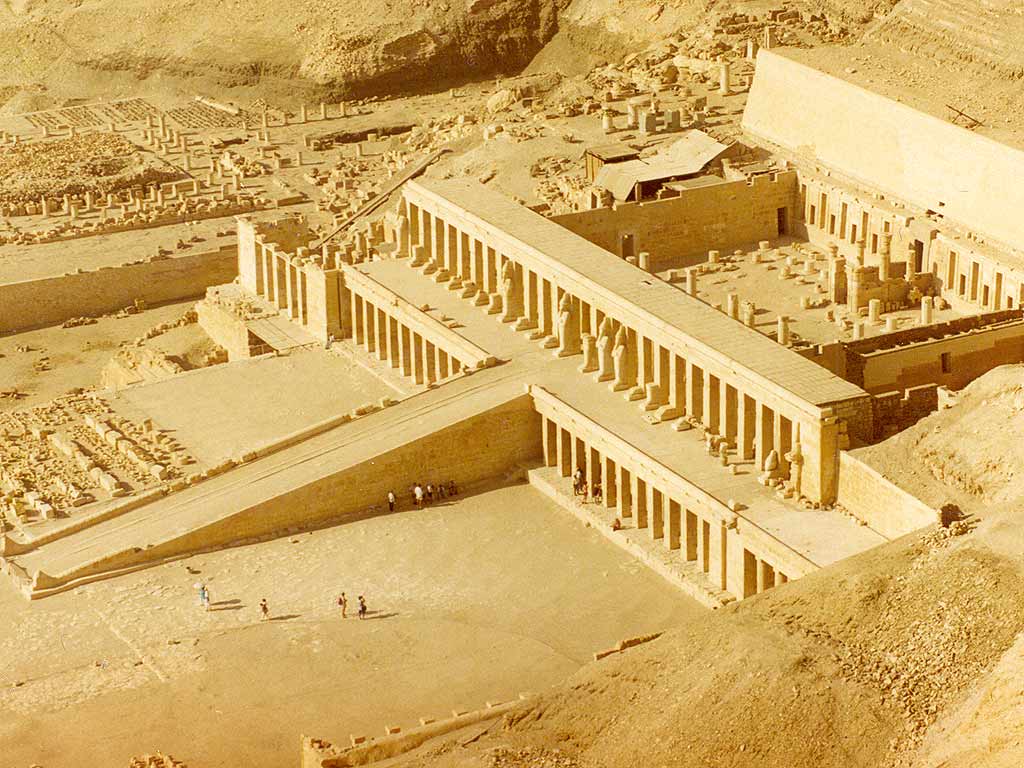 Wikimedia: Hatshetsup-temple-1by7.jpeg 