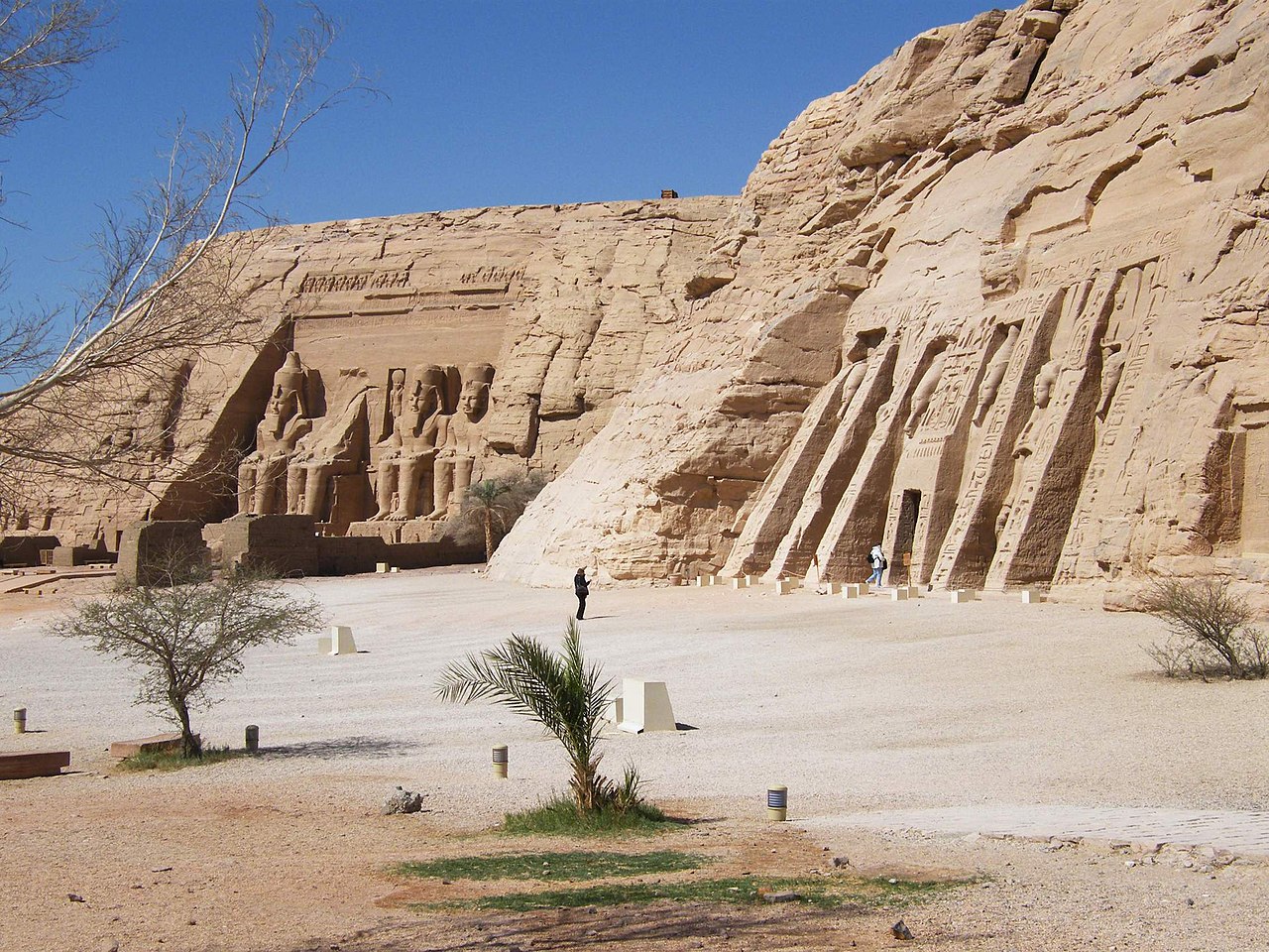 Wikimedia: Ramsis,_Aswan_Governorate,_Egypt_-_panoramio.jpeg 